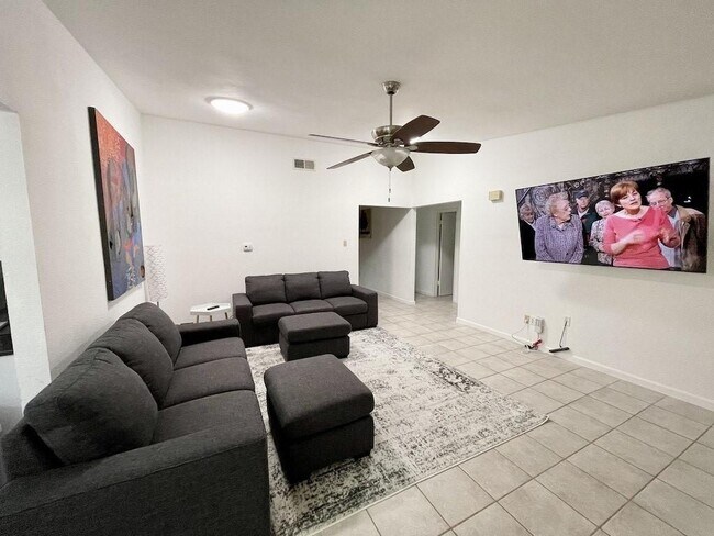 Building Photo - 4104 Adelphi Ln