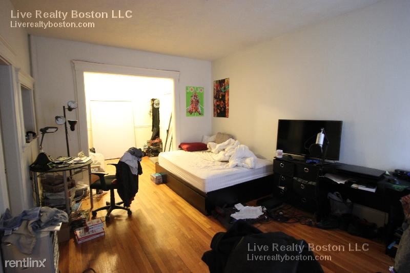 Primary Photo - 1305 Commonwealth Ave