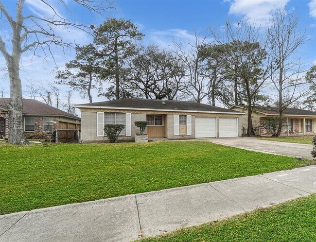 Building Photo - 12307 Swan River Dr