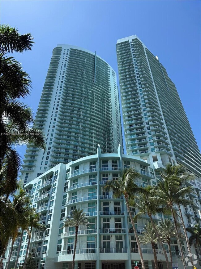 Building Photo - 1900 N Bayshore Dr