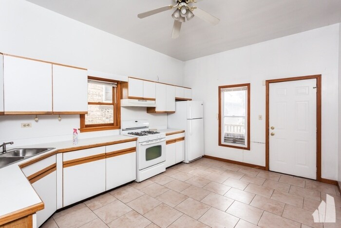 Primary Photo - 1417 W Henderson St