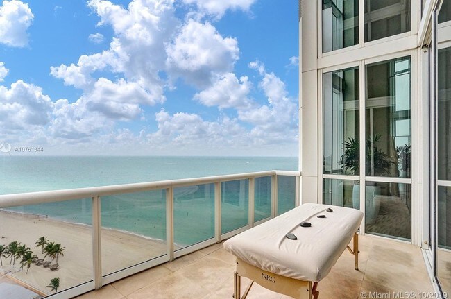 Building Photo - 18201 Collins Ave