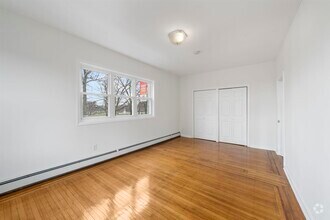 Building Photo - 152 Bentley Ave