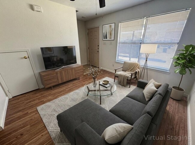 Building Photo - 1203 Monroe Loop