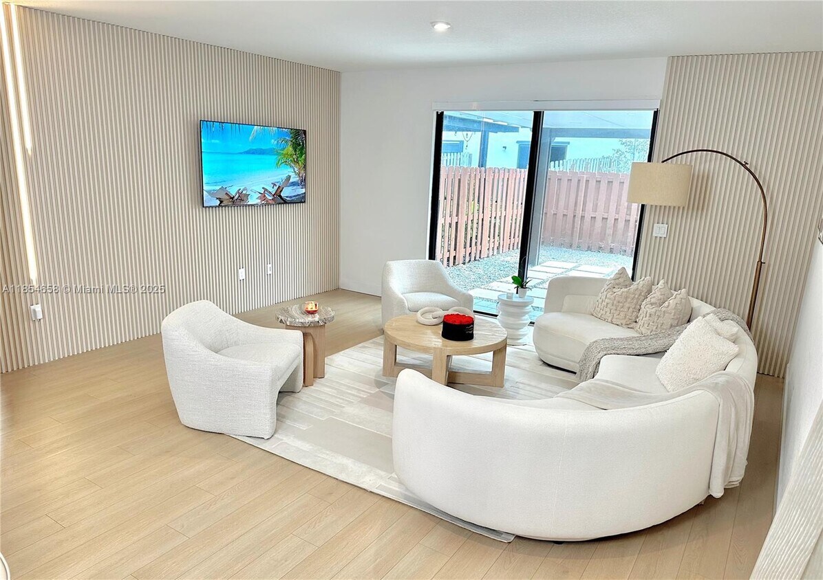 Foto principal - 23266 SW 110th Ct