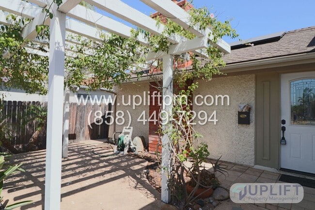 Foto del edificio - 3 bed 2 bath House With Solar And Communit...