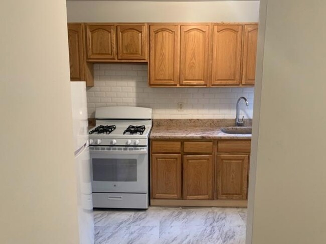 Foto del edificio - 2 bedroom in BRONX NY 10456