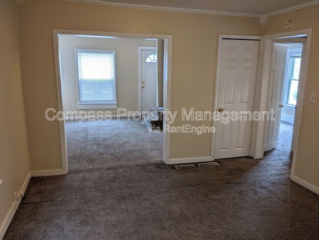Building Photo - 142 Page St NE