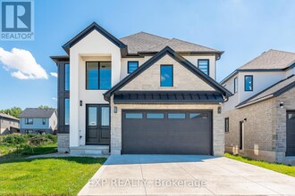Building Photo - 266 Hesselman Cres
