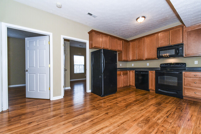 Building Photo - 109 Silver Creek Ct