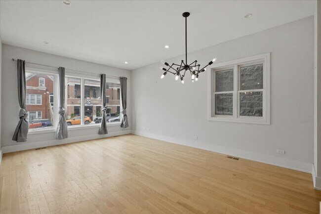Foto del edificio - 3049 N Clybourn Ave