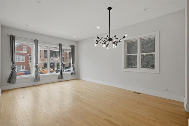Building Photo - 3049 N Clybourn Ave