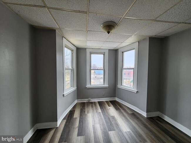 Building Photo - 809 N Curley St