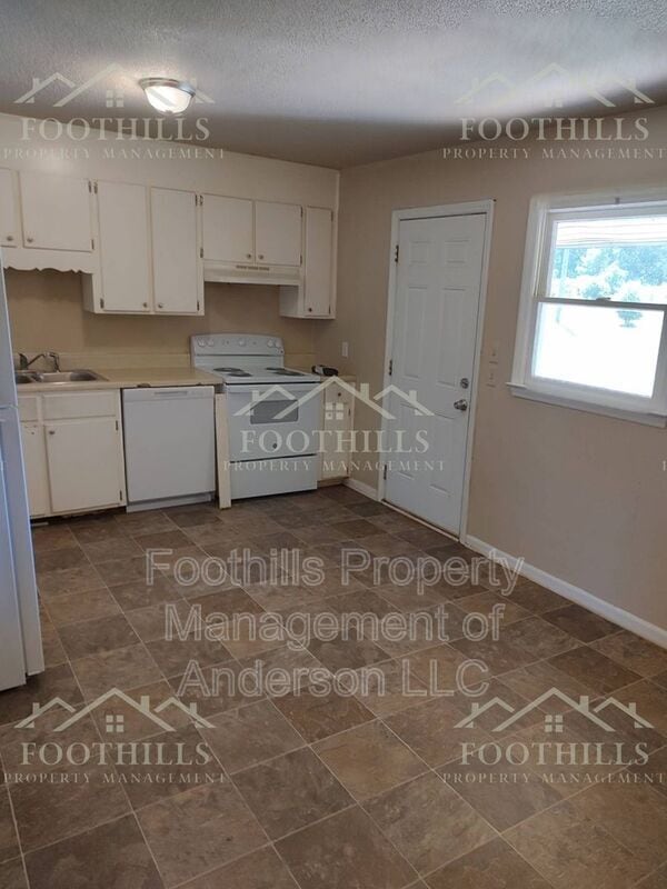 Building Photo - 208 N Major Rd