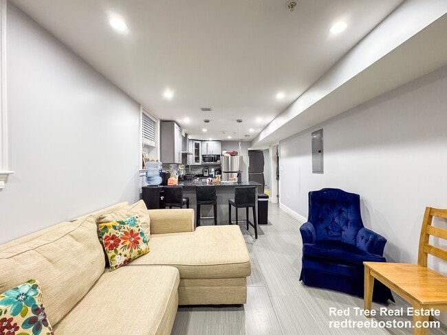 Building Photo - 62 Hecla St