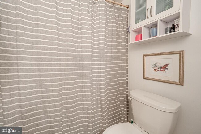 Foto del edificio - 1906 Valley Dr