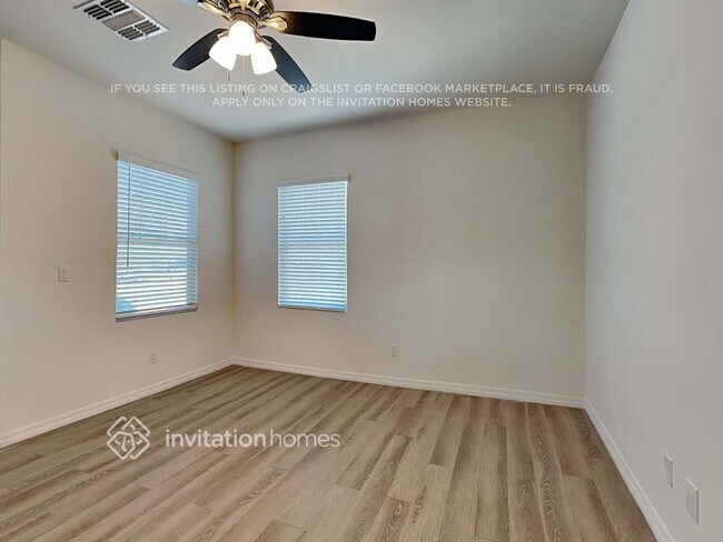 Foto del edificio - 19143 W Elm St