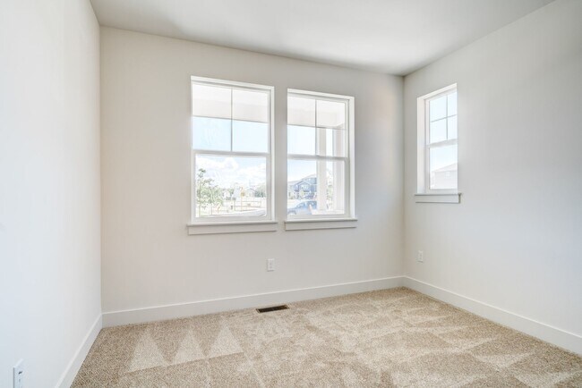 Building Photo - New Peaceful Retreat