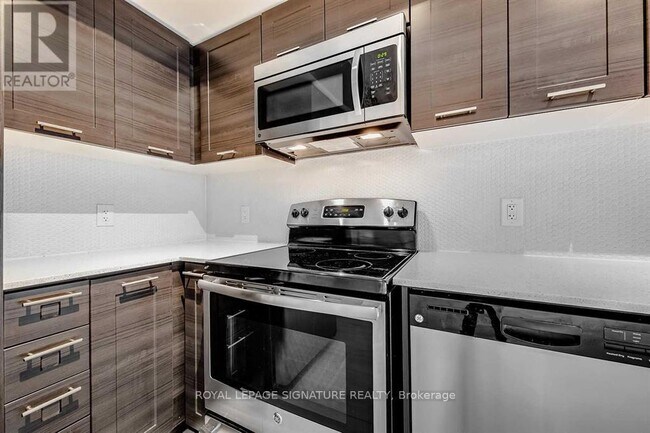 Photo du bâtiment - 2200 Lake Shore Blvd W