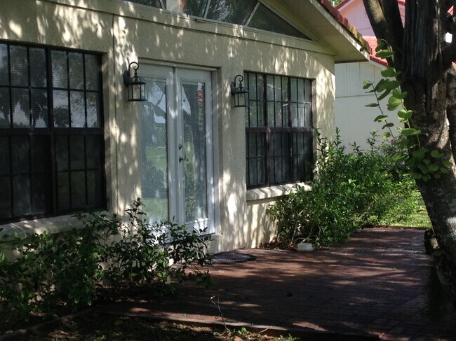 Foto del edificio - 900 Avenida De Leon