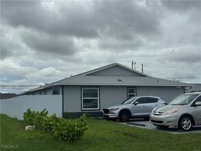 Building Photo - 502 NE 25th Ave