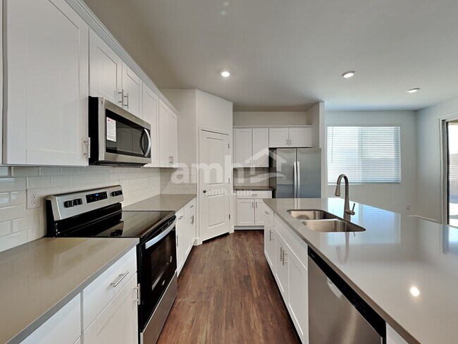 Building Photo - 9750 N Camino Benicardo
