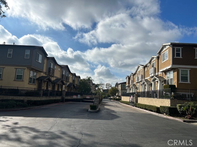 Foto del edificio - 1417 Ledgestone Ln