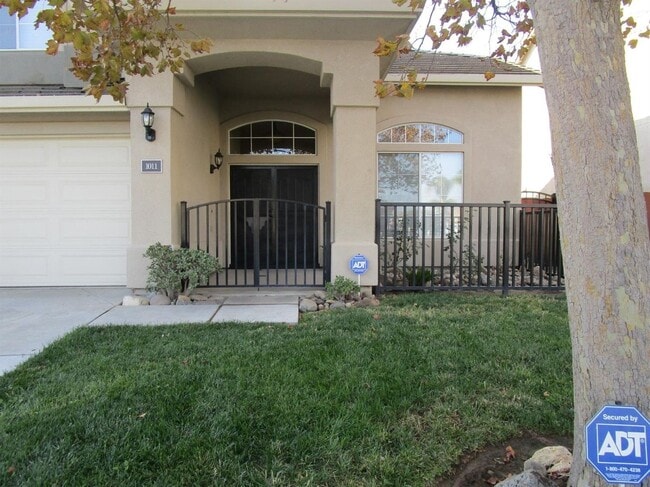 Building Photo - Like Brand New 4 Bedroom 3 Bath Beautiful ...