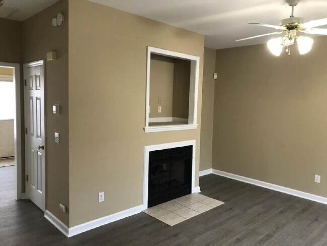 Building Photo - 2817 Bennington Dr