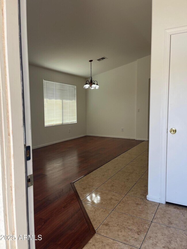 Foto del edificio - 5018 W Glass Ln
