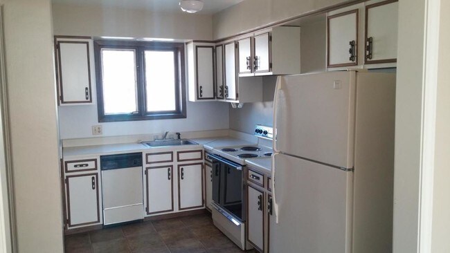 Building Photo - 720 5th St NE #1