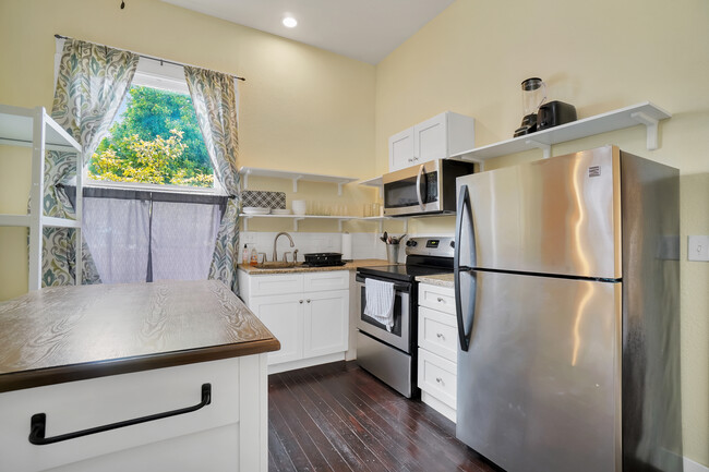 Foto del edificio - 628 Hunstock Ave