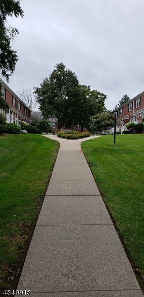 Foto del edificio - 96 New England Ave