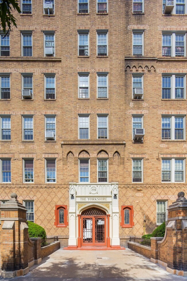 Building Photo - 295 Clinton Ave