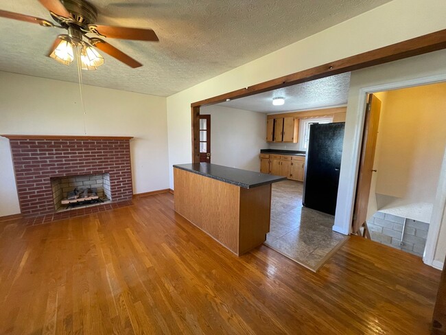 Building Photo - Country Home in Bedford County
