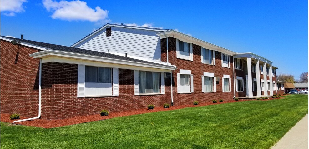 Primary Photo - Ashton Fort Apartments