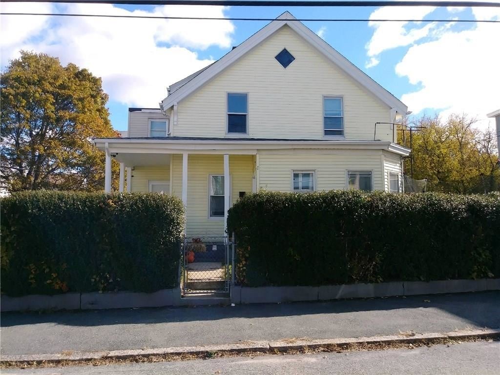 275 Dulude Ave, Woonsocket, RI 02895 Room for Rent in Woonsocket, RI