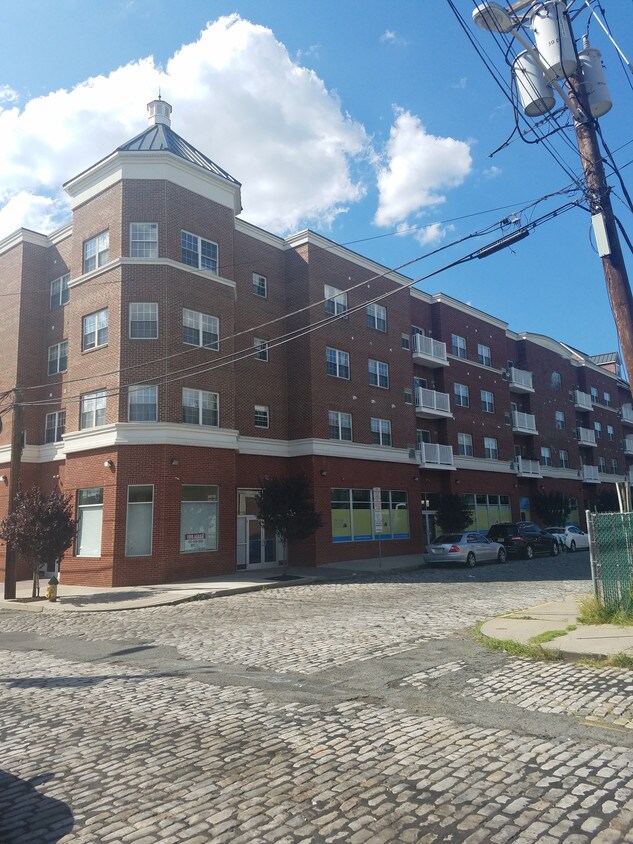 Primary Photo - 902 N 5th St