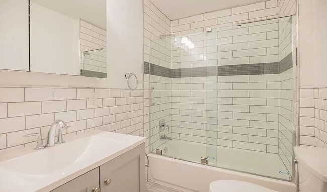 Bathroom - 2468 Jasper St