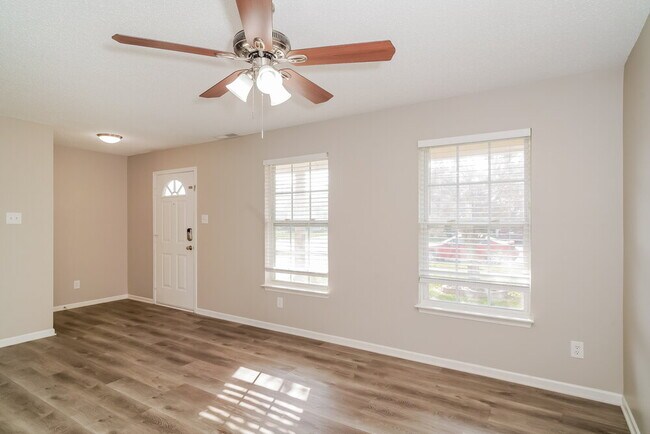 Foto del edificio - 8906 Squire Boone Ct