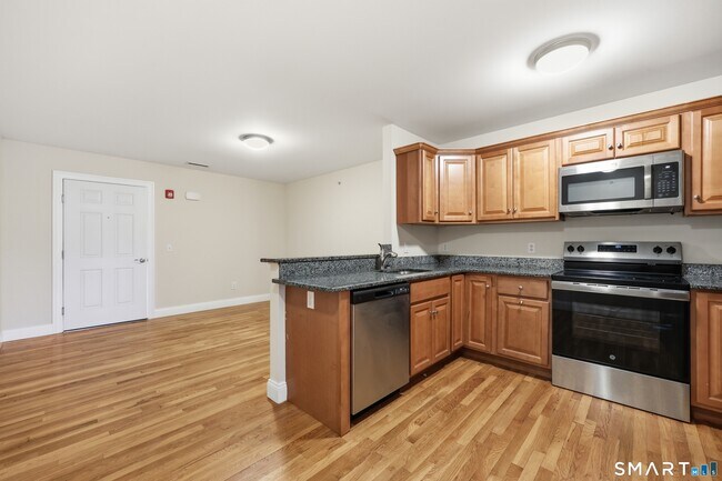 Foto del edificio - 24 Hartford Rd