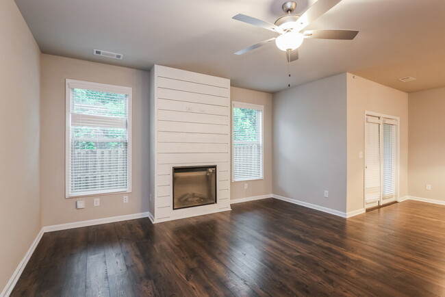 Building Photo - 1238 Spring Marsh Ct NE