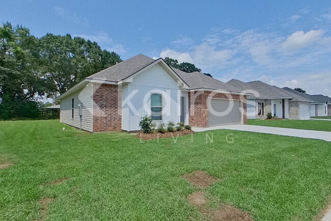 Building Photo - 107 Rainfall Ln