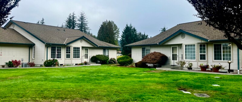 Primary Photo - 2100 SW Woodland Cir