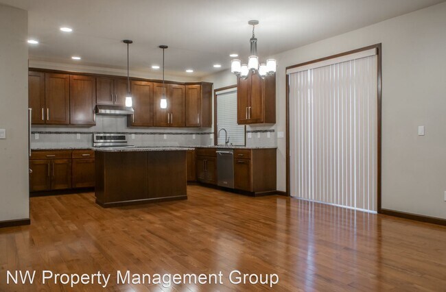 Building Photo - 4 br, 2.5 bath House - 17004 11th Pl W