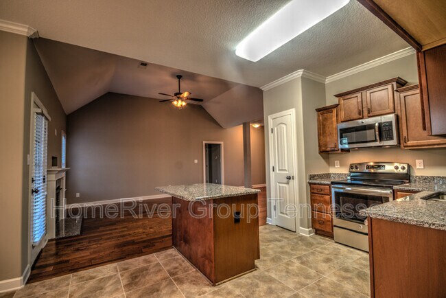 Building Photo - 7915 Country Lake Dr