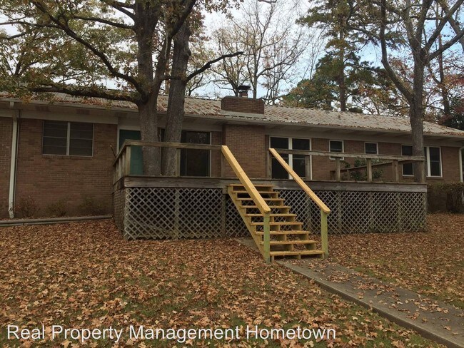 Building Photo - 817 Long Island Dr