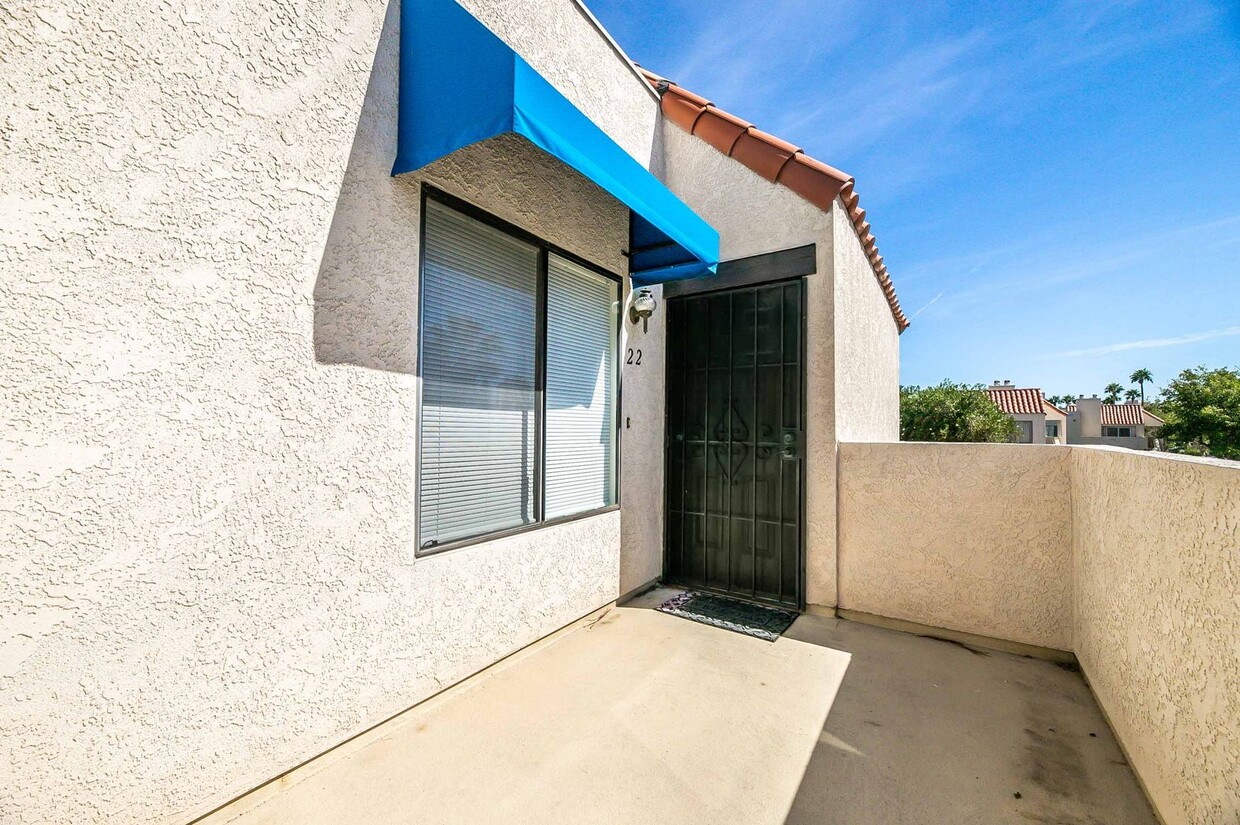 Foto principal - No Showing until 10/10