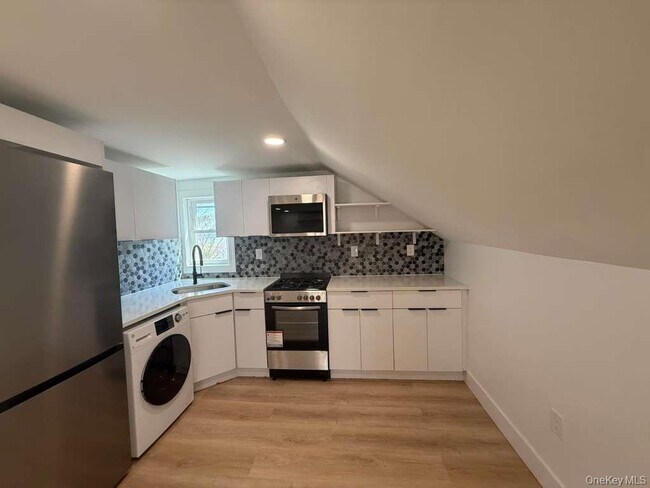 Foto del edificio - 99 Cedar Hill Ave