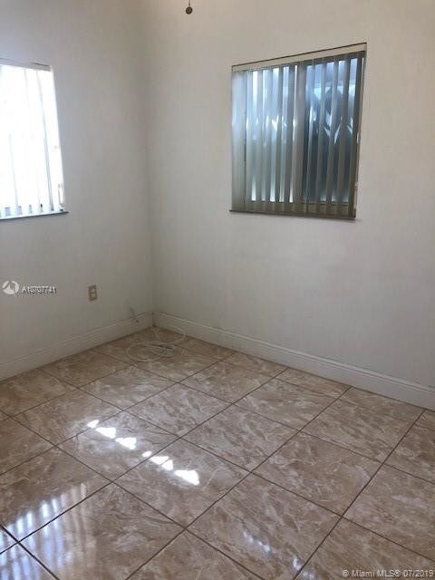Foto del edificio - 251 E 12th St